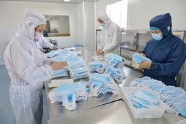 Thị trường khẩu trang, bảo hộ nóng rực, cò nhảy vào 'đông như quân Nguyên'