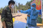 Nghẹn ngào lời hứa với con gái mới sinh: 'Hết dịch ba về nhé!'