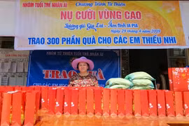 Tặng 300 suất quà cho học sinh nghèo xã Ia Pia