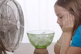 4 sai lầm khi dùng quạt điện mùa nắng nóng