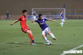 Hà Nội FC ngược dòng ngoạn mục hạ Hải Phòng trong màn mưa pháo sáng