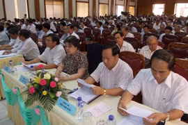 “Phê bình và tự phê bình thẳng thắn trên tinh thần đồng chí”