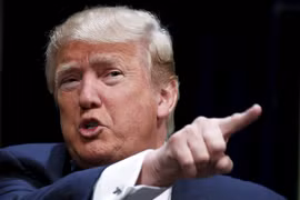 Giám đốc tình báo Mỹ lên án hồ sơ chấn động về quan hệ giữa ông Trump và Nga