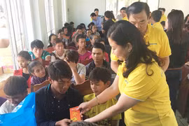 Thăm và tặng quà Tết tại trung tâm bảo trợ xã hội tỉnh