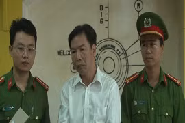 Bắt giám đốc dịch vụ việc làm