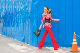 "Hoa hậu The Face" Tường Linh xuống phố với street style sặc sỡ