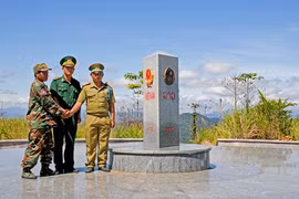 Về nơi "Một tiếng gà gáy ba nước đều nghe"
