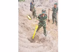Khảo sát vị trí nghi hố chôn 600 liệt sĩ trong trận đánh sân bay Tân Sơn Nhất