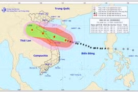 Tin mới nhất bão số 10, 12 ngư dân mất liên lạc