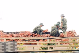 Khôi phục nhịp sống cư dân vùng bão lũ