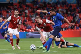 Tuyển Ý vào tứ kết Euro 2020 nhờ hai "siêu phẩm" bàn thắng