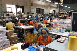 Đưa công nhân trở lại nhà máy