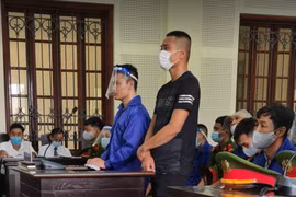 Được thuê mướn, nhóm thanh niên ném "bom xăng" đốt người phụ nữ