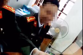 Làm hộ chiếu nhanh: Ngã giá tại phòng quản lý xuất nhập cảnh
