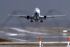Thêm một máy bay của Boeing gặp sự cố giữa trời