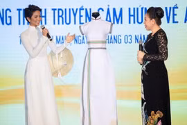 Áo dài thổ cẩm lên tạp chí Vogue của H'Hen Niê 'về' với bảo tàng
