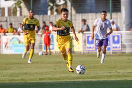 Pau FC cuốn vào cơn lốc mang tên Quang Hải