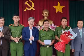 Thưởng nóng Đội CSHS Đà Lạt bắt gọn nhóm trộm tài sản du khách