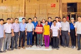 Bàn giao nhà tình nghĩa cho gia đình chính sách tại huyện Krông Pa
