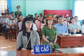 Phạt Huỳnh Thục Vy 2 năm 9 tháng tù về tội 'xúc phạm Quốc kỳ'
