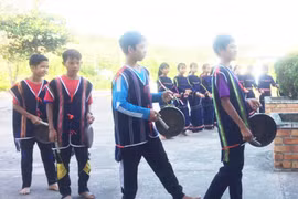 Học sinh nội trú "giữ lửa" cồng chiêng
