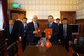 Việt Nam và Anh ký Bản ghi nhớ về hợp tác phòng,chống mua bán người
