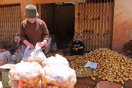 "Hô biến" nông sản Trung Quốc thành hàng Việt