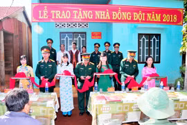 Binh đoàn 15 tặng nhà đồng đội cho công nhân