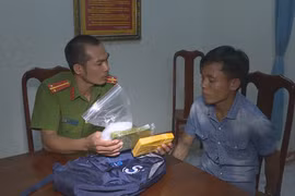 Vây bắt ĐT vận chuyển 2 bánh heroin và hơn 300 gam ma túy đá