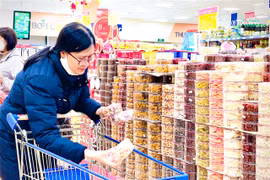 Người dân Gia Lai rộn ràng xuống phố sắm Tết