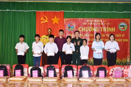 Chi nhánh Công ty 75 hỗ trợ hơn 90 triệu đồng cho 22 học sinh nghèo huyện Ia Grai