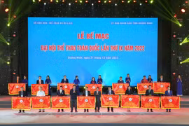 Gia Lai nhận Cờ của Bộ Văn hóa-Thể thao và Du lịch