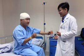 Tái tạo hộp sọ bằng lưới titanium cho nam thanh niên
