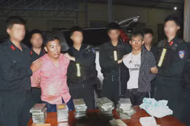 Cảnh sát nổ súng trấn áp 2 kẻ buôn 30 bánh heroin, 6.000 viên ma túy đi ôtô manh động chống trả