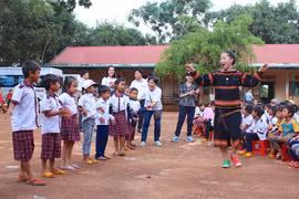 Mang niềm vui cho học trò nghèo vùng biên huyện Ia Grai