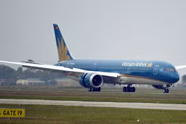 Ống lồng va vào động cơ Boeing của Vietnam Airlines, hành khách mắc kẹt tại Nga