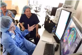 "Người máy" chữa ung thư vú và đại trực tràng tại TP HCM