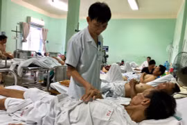 Đập ngực vào vô lăng sau cú phanh gấp, tài xế vỡ tim