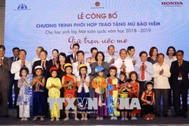 Tặng 2 triệu mũ bảo hiểm cho học sinh lớp 1 năm học 2018-2019