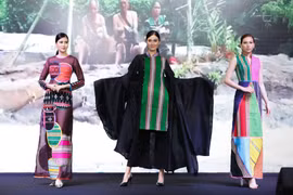 Lý Quí Khánh, Valentine Vân Nguyễn làm show thời trang thổ cẩm giữa rừng thông