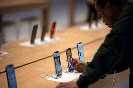 Loạt iPhone 12 chính hãng bất ngờ bán sớm tại Việt Nam