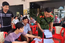 Ăn nhầm bả chó hình viên kẹo, 1 cháu bé tử vong, 1 cấp cứu