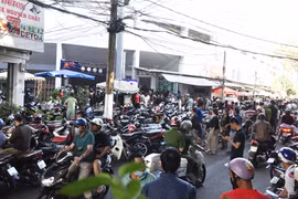 Bao giờ dẹp bỏ nạn "phe vé"?