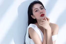 Thủy Tiên tái xuất sân khấu sau ồn ào từ thiện
