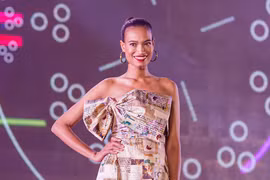 Người đẹp Ê Đê H'Ăng Niê tất bật chạy show trước khi lấy chồng