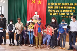 Chung tay chăm lo trẻ em khuyết tật