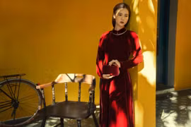 Huyền Lizzie hóa mỹ nhân thời xưa khi mặc áo dài duyên dáng "gây thương nhớ"