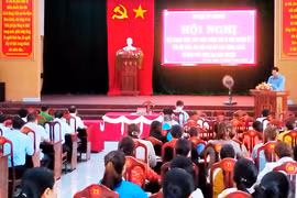 Bí thư Huyện ủy Kbang đối thoại với cán bộ, hội viên phụ nữ