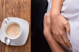 Tại sao lại dễ bị đau dạ dày khi uống rượu bia, cà phê?