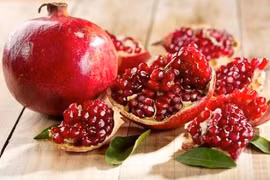 Ăn lựu tốt đủ đường vừa chống ung thư, vừa tăng cường sinh lý nhưng một số người nên tránh xa
